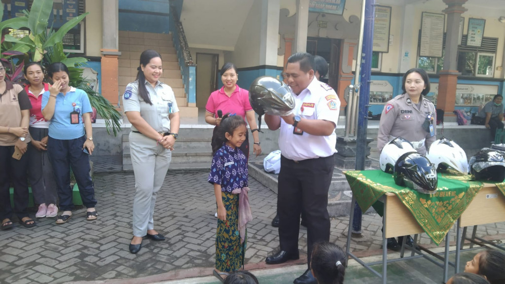 Edukasi keselamatan lalu lintas